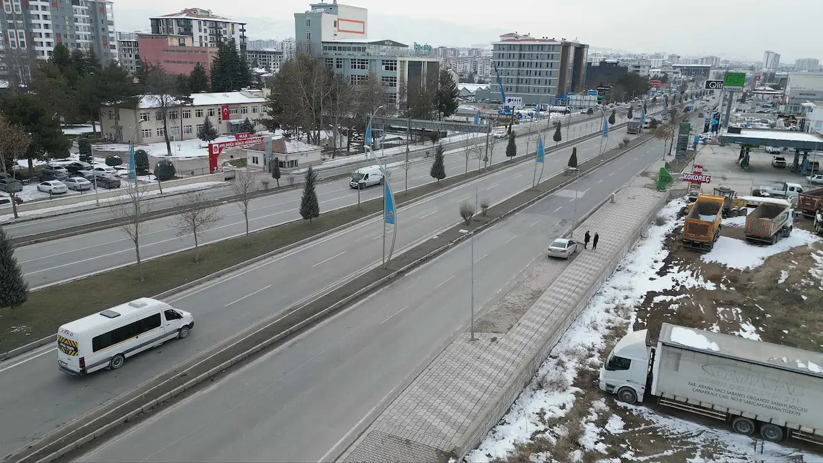 ÇEVRE YOLUNA SIFIR MAŞTI YANINDA TİCARİ+KONUT İMARLI ARSA