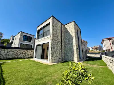 DENİZE 200 M MESAFEDE ÖZEL TASARIM 3+1 TAŞ VILLA