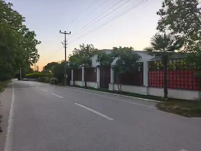  REMAX BEYAZ/GELİŞMEKTE OLAN  KÜÇÜKKUMLA’DA KAÇIRILMAYACAK VİLLA İMARLI ARSA FIRSATI