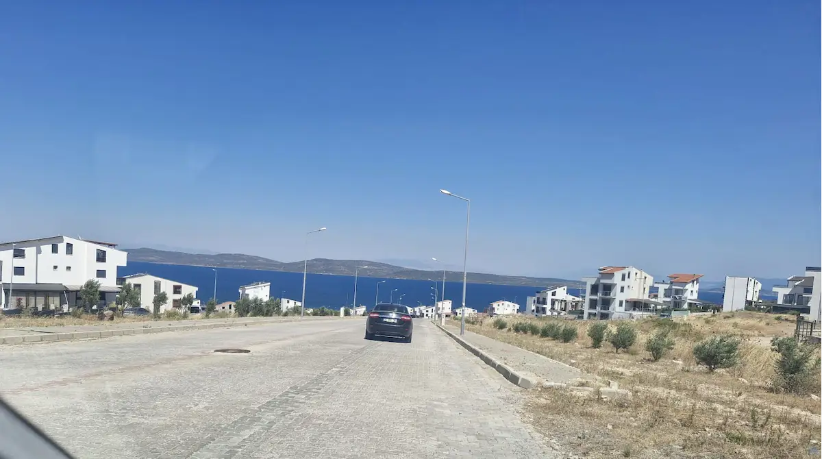 KARABURUN MORDOĞAN KAMUKENT DE DENİZ MANZARALI VİLLA ARSASI