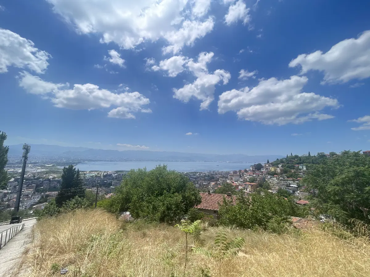 KÖRFEZ MANZARALI %40 İMARLI SATILIK ARSA