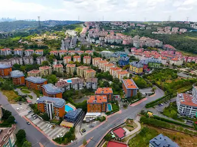 ZEKERİYAKÖY’DE KOÇ ÜNİVERSİTESİ | PANORAMA HOME’DA KÖŞE 1+1 | BALKONLU
