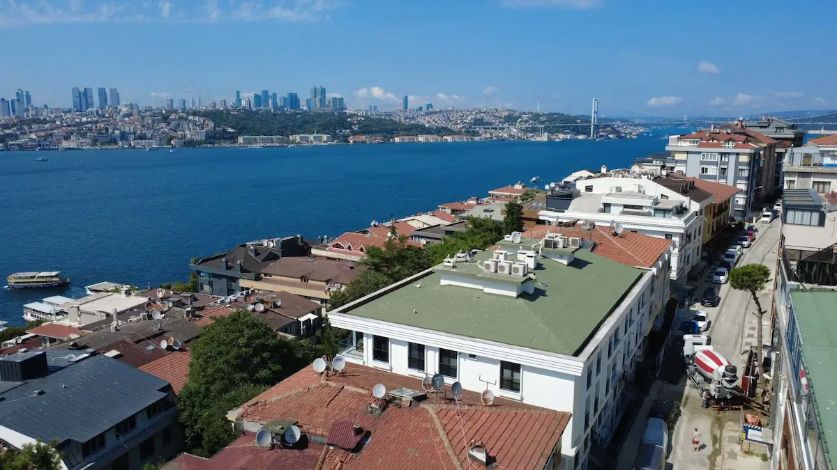 ÜSKÜDAR SULTANTEPE DE MERKEZİ KONUM YENİ BİNA DA 3+1 DAİRE