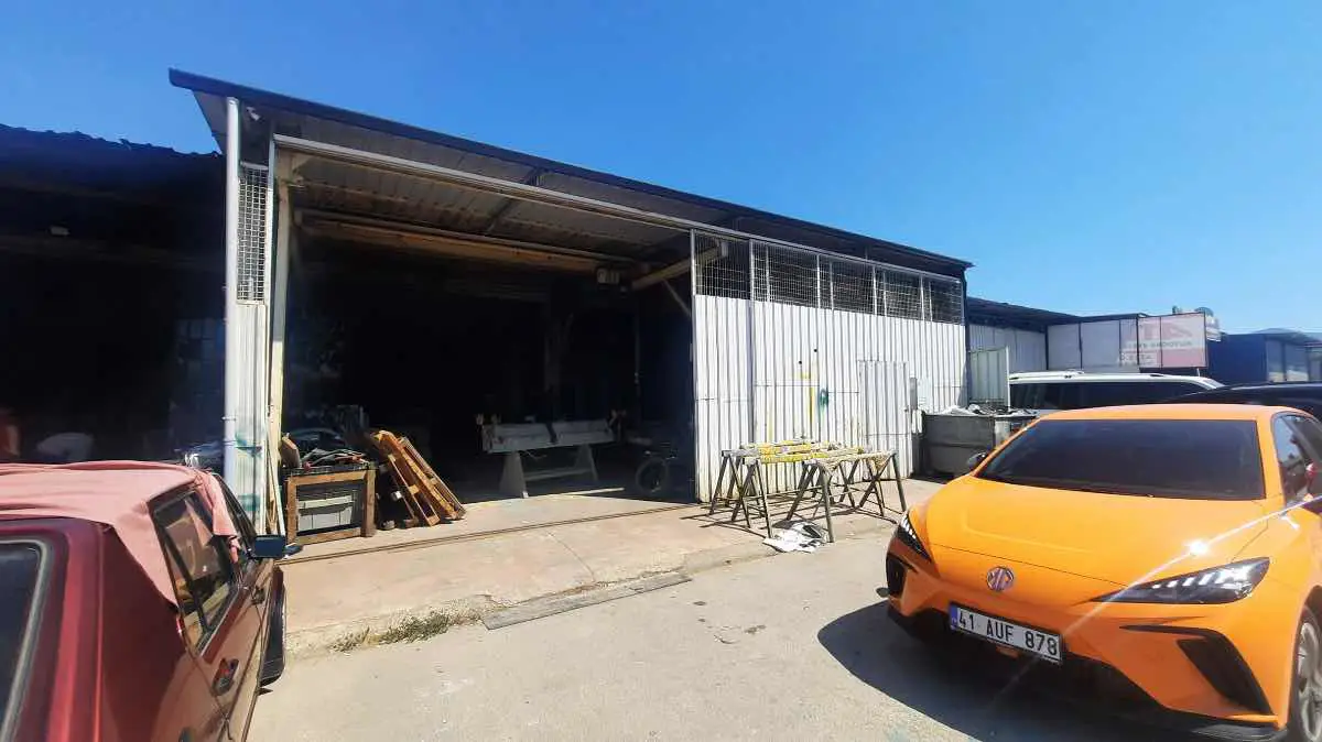 KÖSEKÖY SANAYİ SİT.DE SATILIK VİNÇLİ DÜKKAN