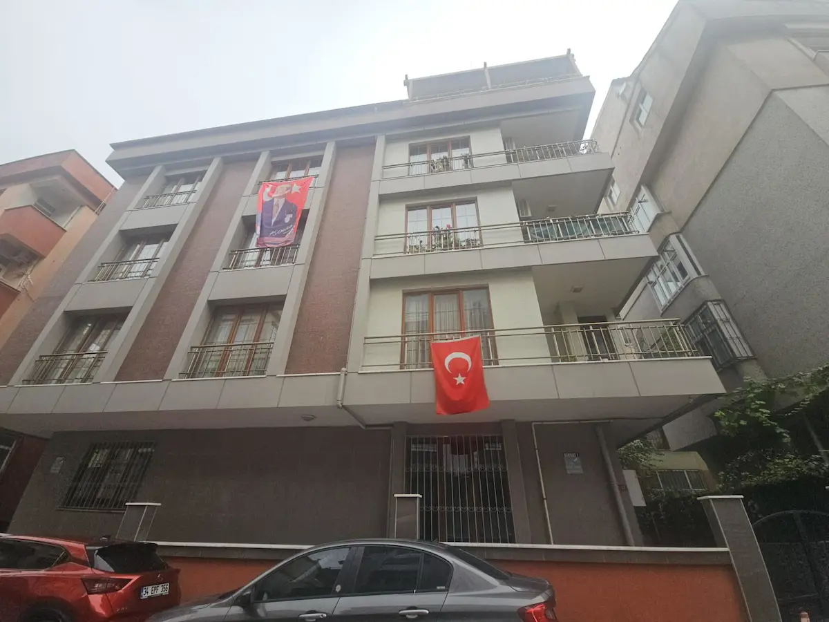 ŞÜKRÜBEY METROBÜS’E YAKIN KİRALIK DAİRE