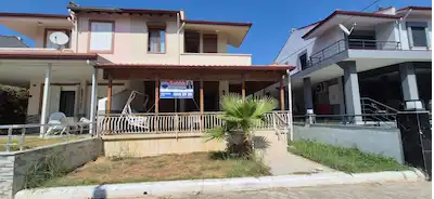 KUŞADASI SOĞUCAK’TA  DENIZE 200 METRE SEDİR SİTESİ’NDE 3+1  SATILIK VİLLA