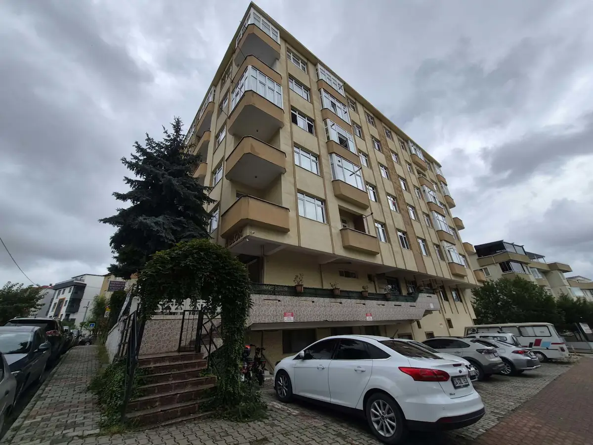 GEBZE KÖŞKLÜÇEŞME’DE MERKEZİ KONUMDA 3+1 KİRALIK DAİRE