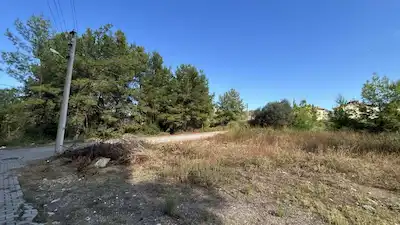 KEMER ARSLANBUCAK MAHALLESİ’NDE SATILIK 2.000 M² İMARLI ARSA