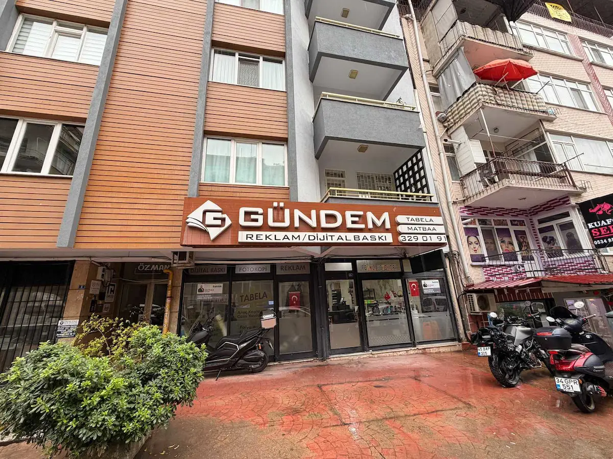 İZMİT KARABAŞ MAH. MERKEZİ KONUMDA 140M² SATILIK DÜKKAN