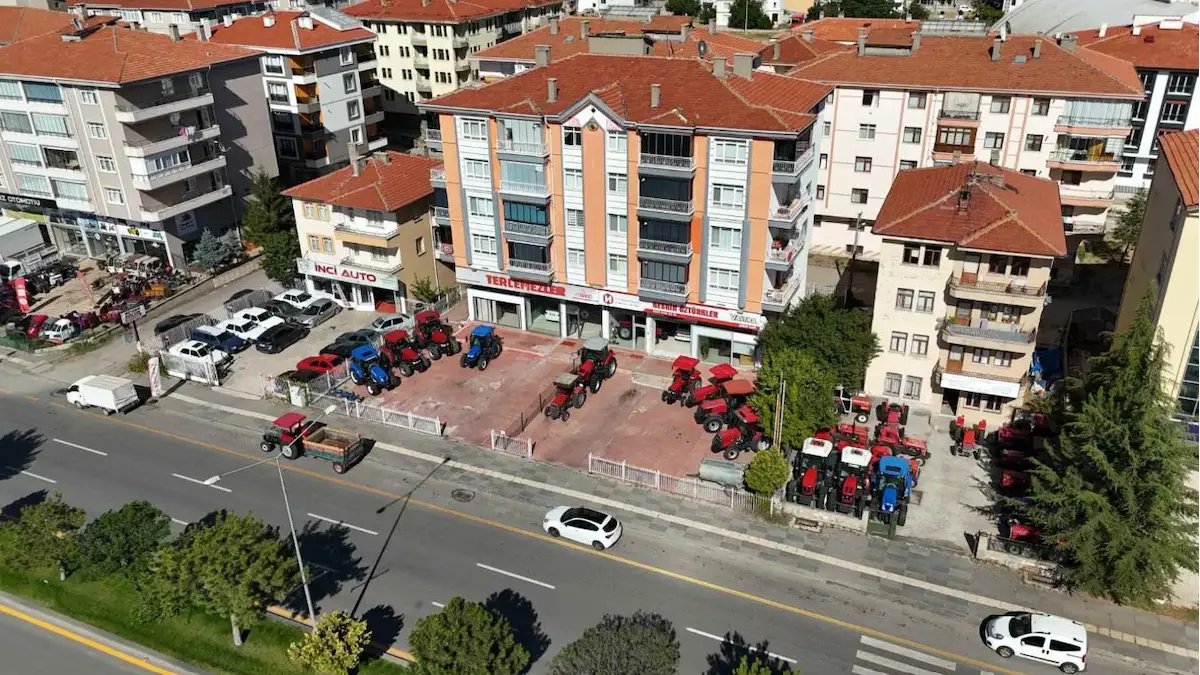 TABELA DEĞERİ YÜKSEK BULVAR CEPHELİ ASMA KATLI BODRUMLU 300 M2 SATILIK DÜKKAN