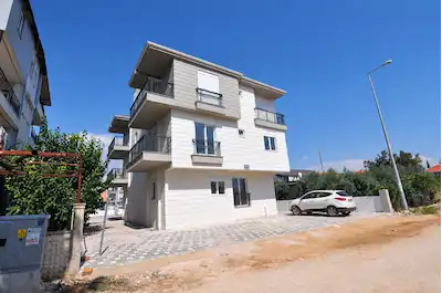 DÖŞEMEALTI ÇIPLAKLI MAHALLESINDE YENI 1+1  DAIRE