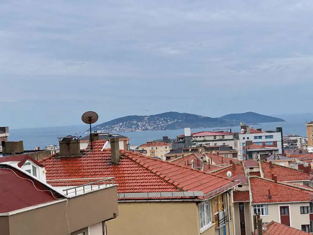 MALTEPE ZÜMRÜTEVLER ÖZ İŞ SİTESİ’NDE | 3+1 | ÖN CEPHE | ARA KAT | MASRAFSIZ