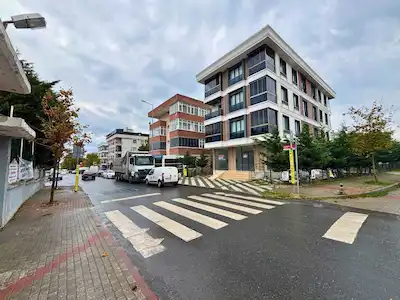 KUMBURGAZ BURGAZ CAD. OKUL KARŞISI *KOŞE* 226 M² ÇİFT DÜKKAN