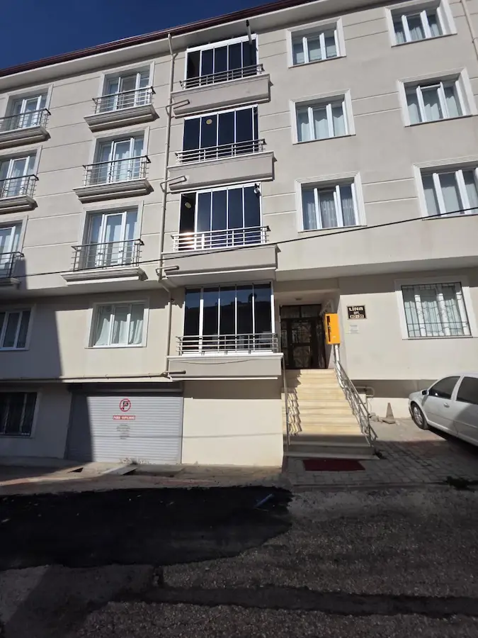 ŞEREFLİKOÇHİSAR İSTİKLAL MAH’DE TAPULU, BOŞ, 25 M2 ÇOK AMAÇLI KULLANIMA UYGUN  GARAJ 