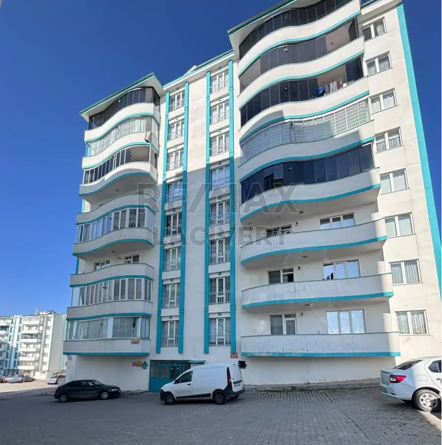 RE/MAX LACİVERT'TEN HİLALKENT'TE KİRALIK 3+1 DAİRE 