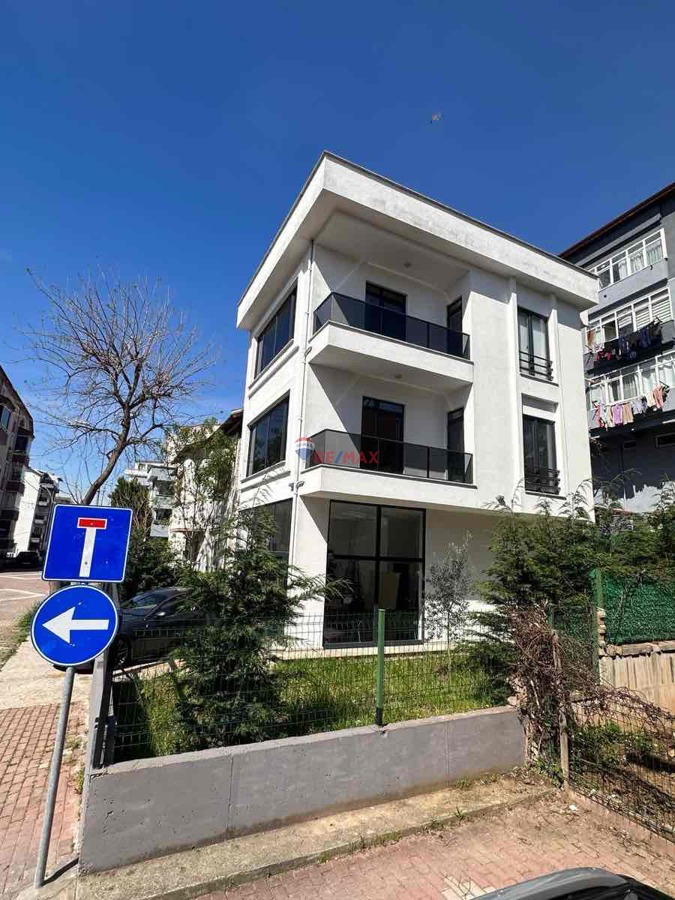 YATIRIM FIRSATI İZMİT TE SATILIK YENİ BİNA VE ARSASI