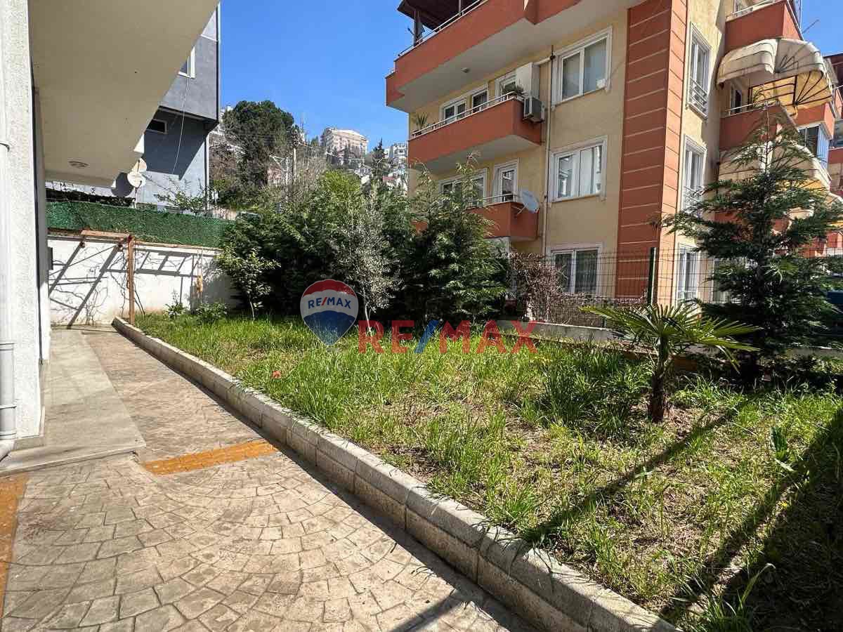 YATIRIM FIRSATI İZMİT TE SATILIK YENİ BİNA VE ARSASI