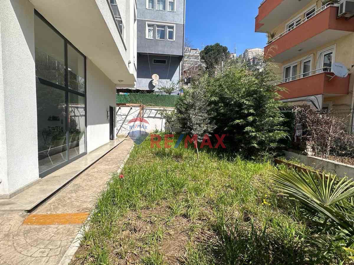 YATIRIM FIRSATI İZMİT TE SATILIK YENİ BİNA VE ARSASI