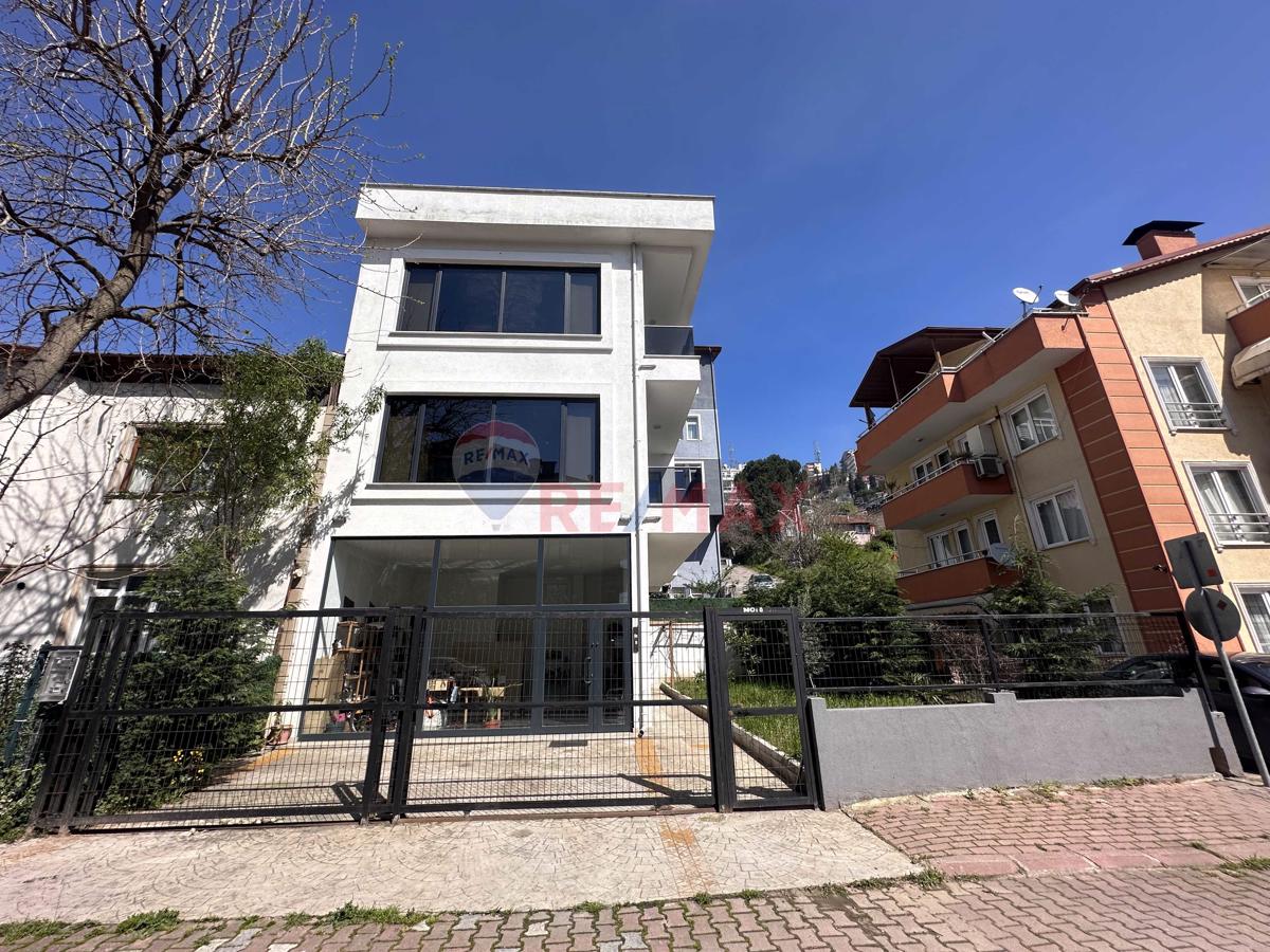 YATIRIM FIRSATI İZMİT TE SATILIK YENİ BİNA VE ARSASI