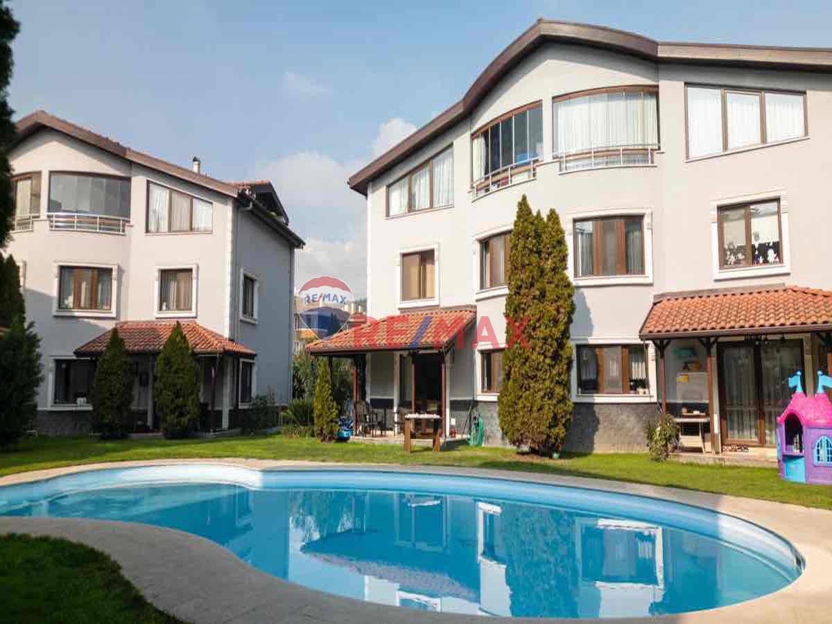 İZMİT PLAJYOLUNDA 4+1 TRİPLEKS SATILIK VİLLA