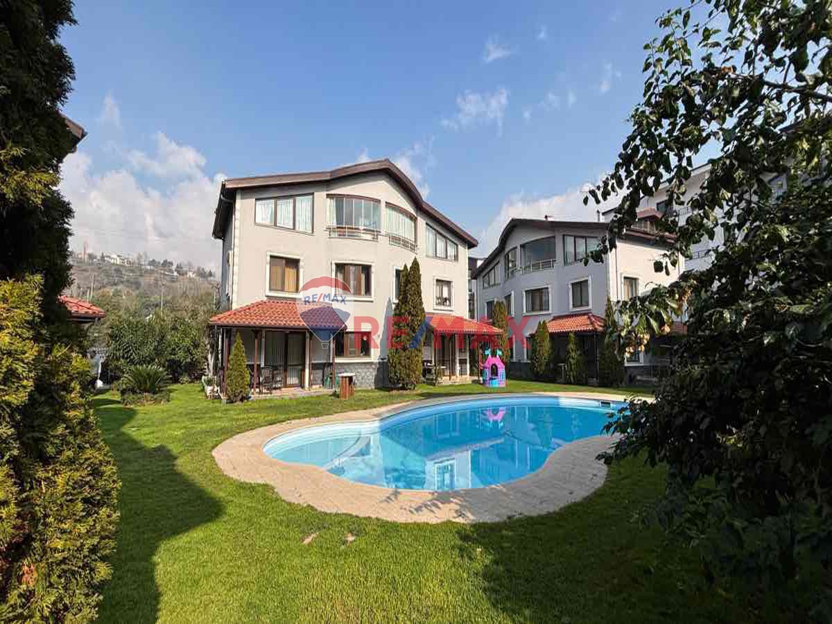 İZMİT PLAJYOLUNDA 4+1 TRİPLEKS SATILIK VİLLA