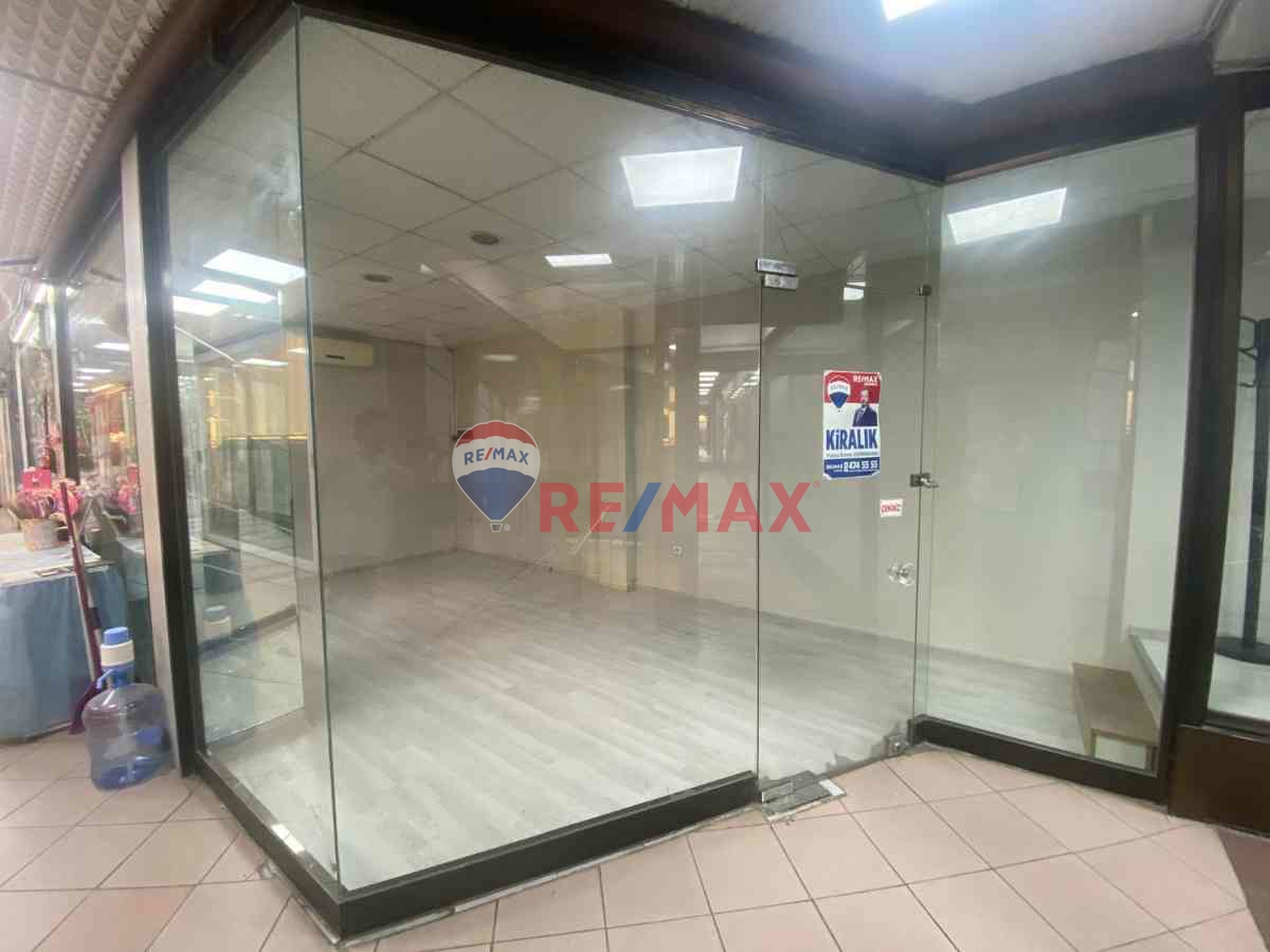 YUNUS EMRE DEMİRHAN' DAN BAKIRKÖY MEYDANDA (PASAJ İÇI) KİRALIK