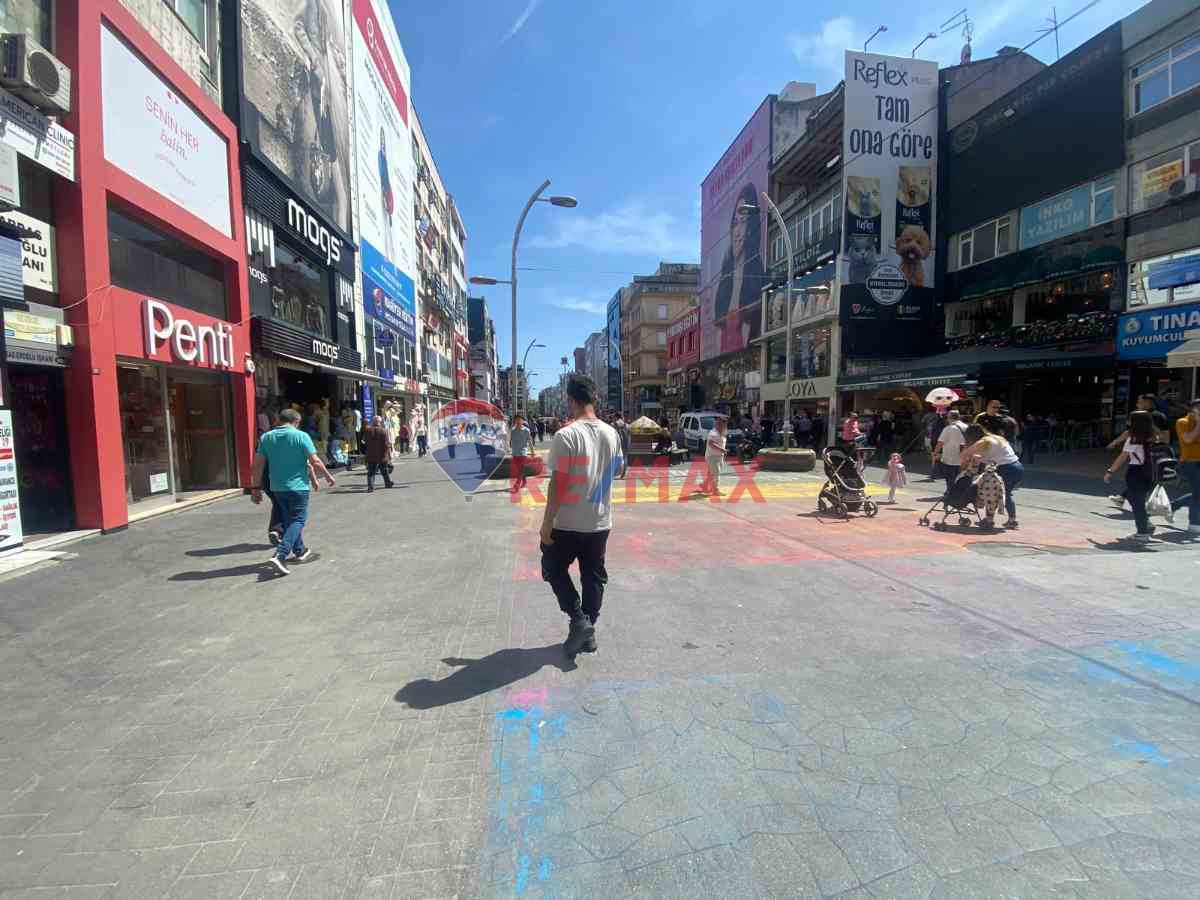 YUNUS EMRE DEMİRHAN' DAN BAKIRKÖY MEYDANDA (PASAJ İÇI) KİRALIK