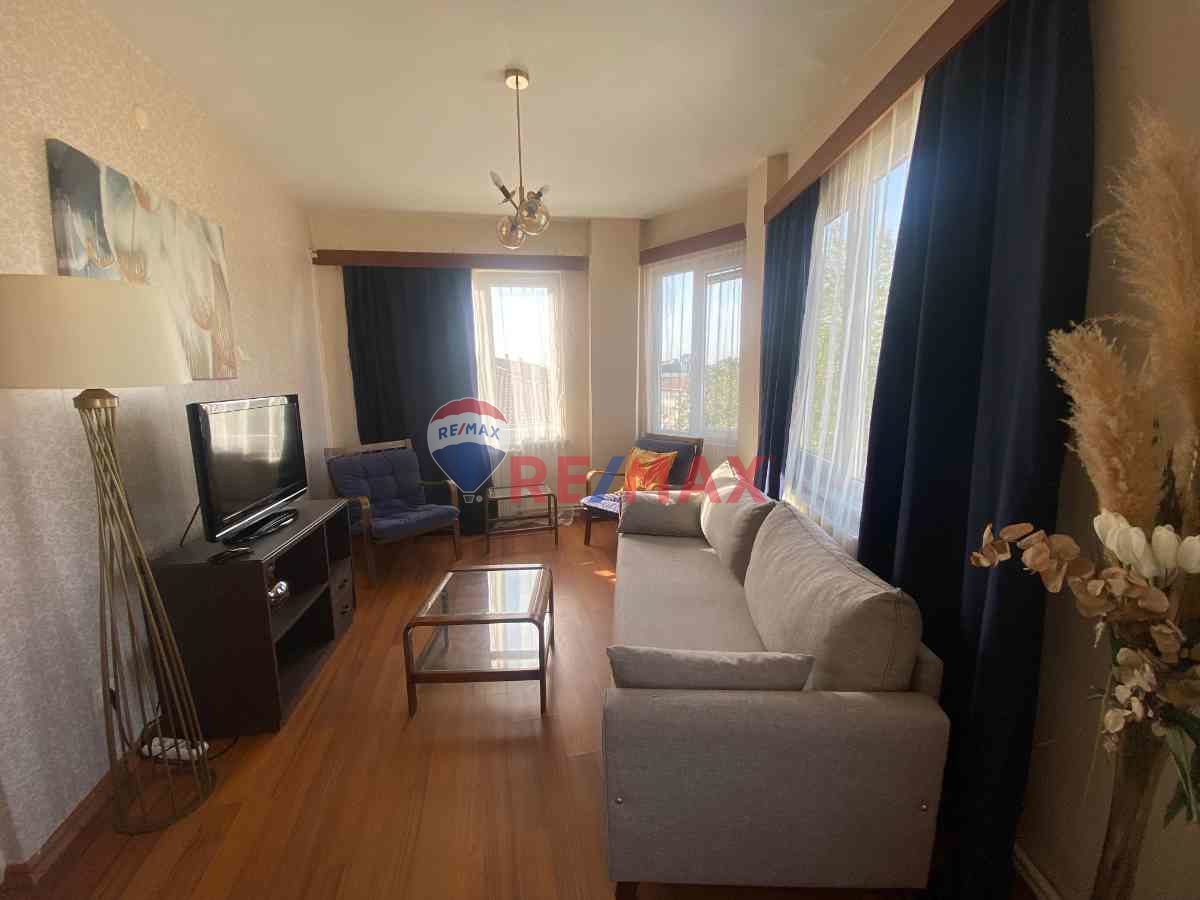 MODA'DA ORTAK TERASLI DENİZ MANZARALI 2+1 EŞYALI DAİRE