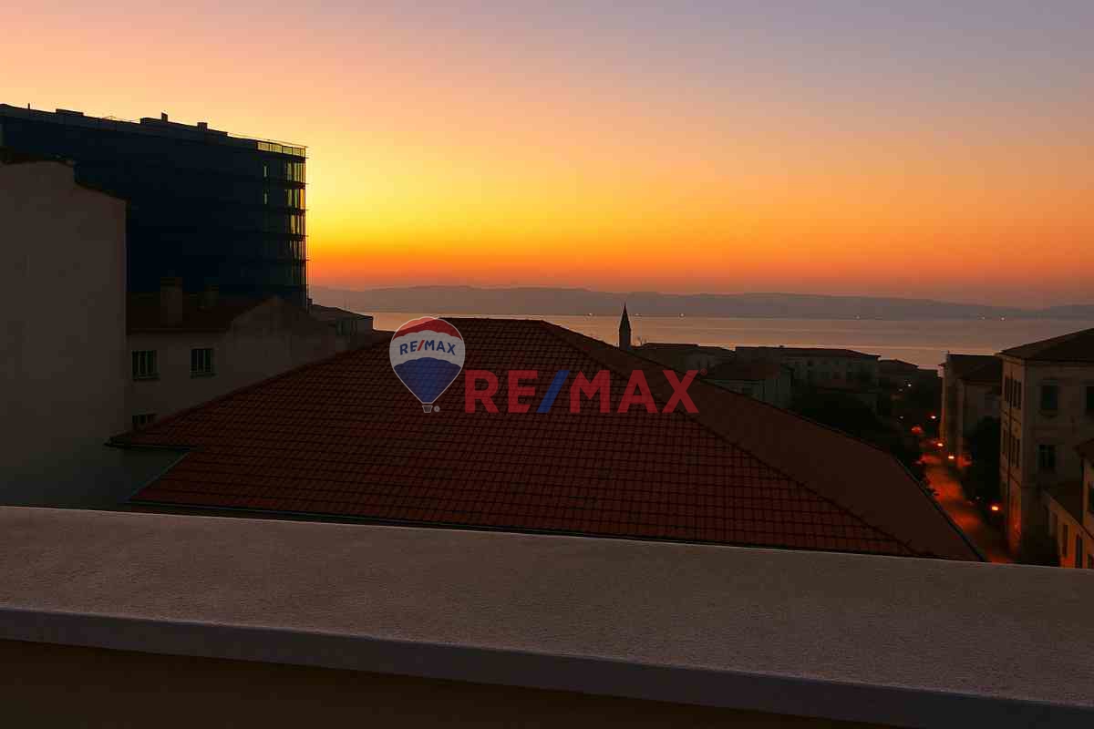 MODA'DA ORTAK TERASLI DENİZ MANZARALI 2+1 EŞYALI DAİRE