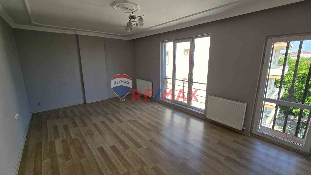 LÜLEBURGAZ BARIŞ MAHALLESİNDE SATILIK 2+1 DAİRE