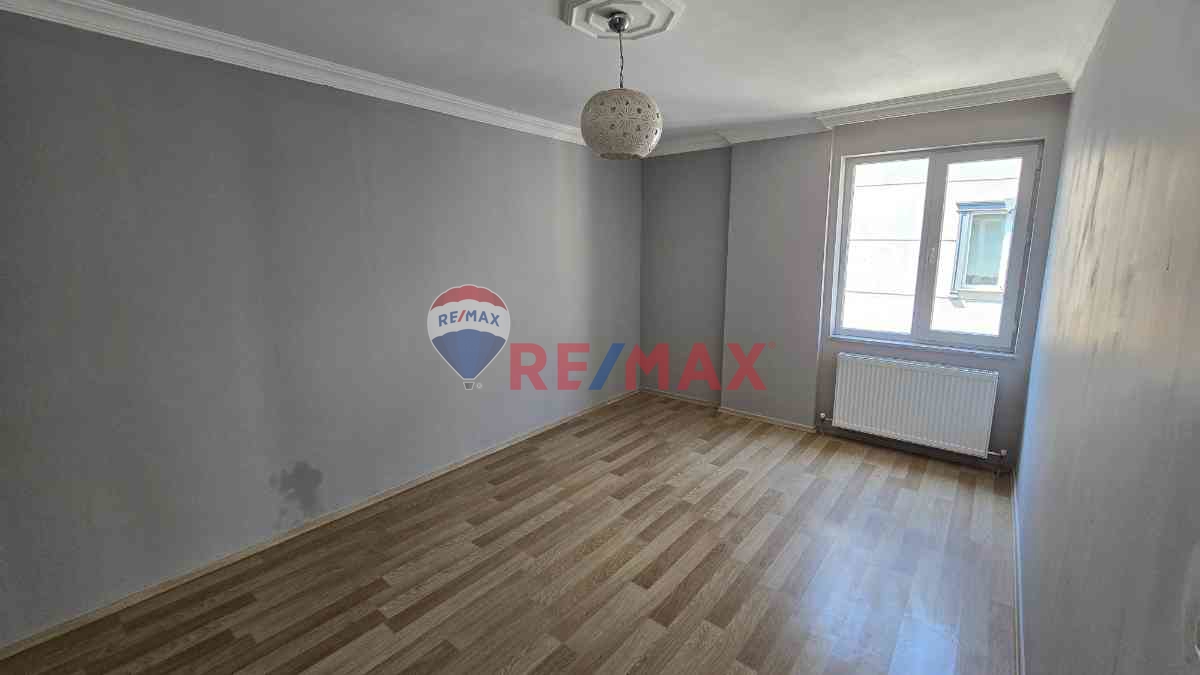 LÜLEBURGAZ BARIŞ MAHALLESİNDE SATILIK 2+1 DAİRE