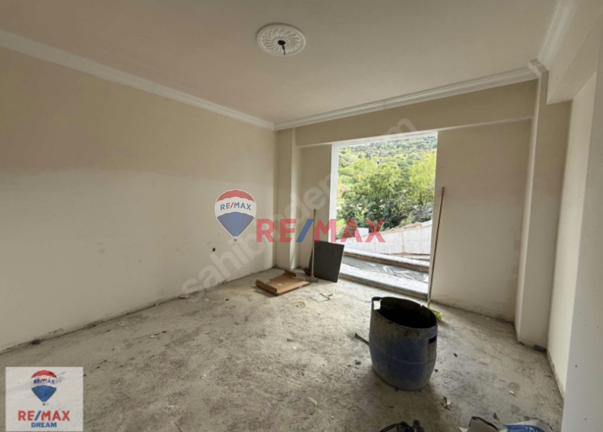 RE/MAX DREAMDEN BAŞİSKELE FATİH MAH. SATILIK 2+1 ARA KAT DAİRE