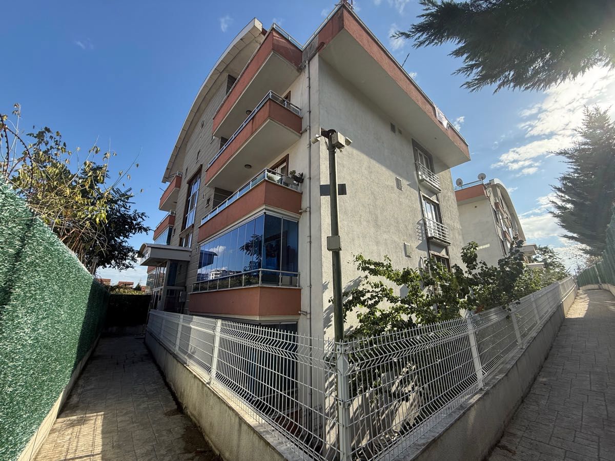 İZMİT KURUÇEŞME EFDAL LOCA SİTESİ 5+1 SATILIK DAİRE