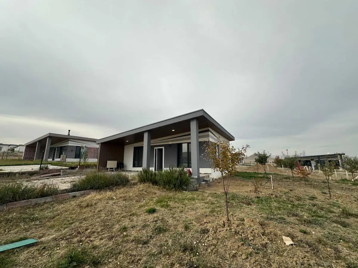 TEMELLI'DE 503 M² ARSA ALANLI, TEK KATLI MÜSTAKIL 2+1