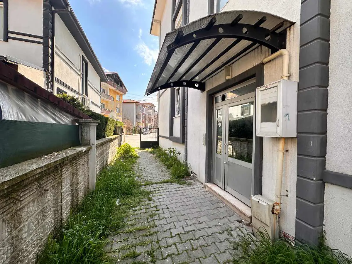 REMAX ŞABAN KARAKAŞTAN MİTHATPAŞA DA KİRALIK EŞYALI 1+1 3