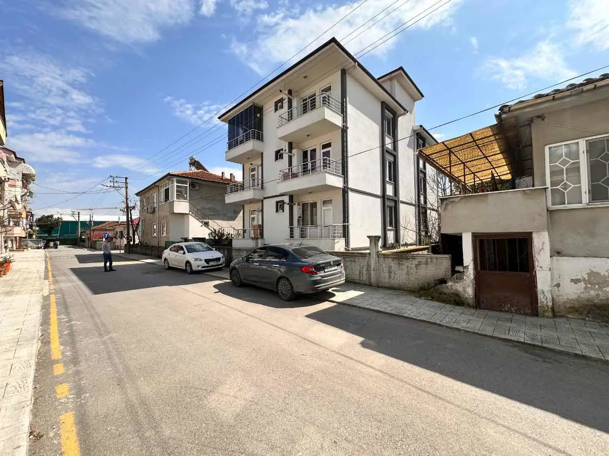 REMAX ŞABAN KARAKAŞTAN MİTHATPAŞA DA KİRALIK EŞYALI 1+1 2