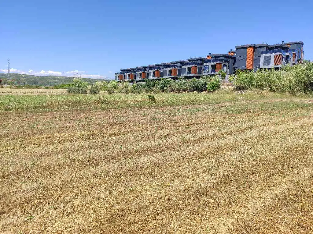 EVRENSEKİ'DE SATILIK 528 M2 ARSA