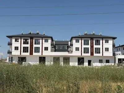YENİ ÇİMŞİT'TE SARAYCIK BÖLGESİNE ÇOK YAKIN SIFIR 1+1 DAİRE