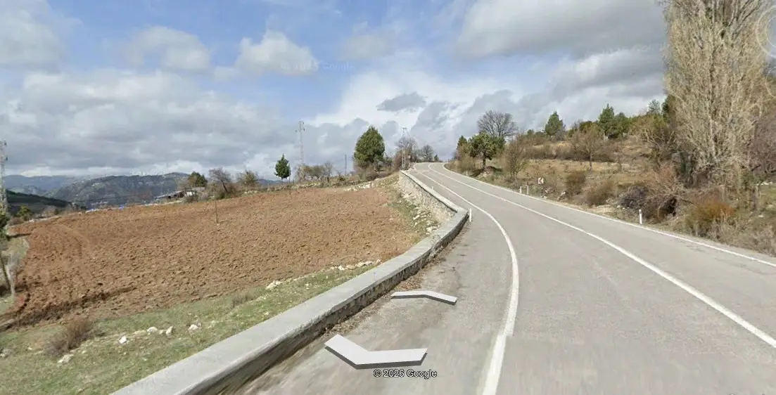 DEREBUCAKTA SATILIK UYGUN FİYATLI TARLA