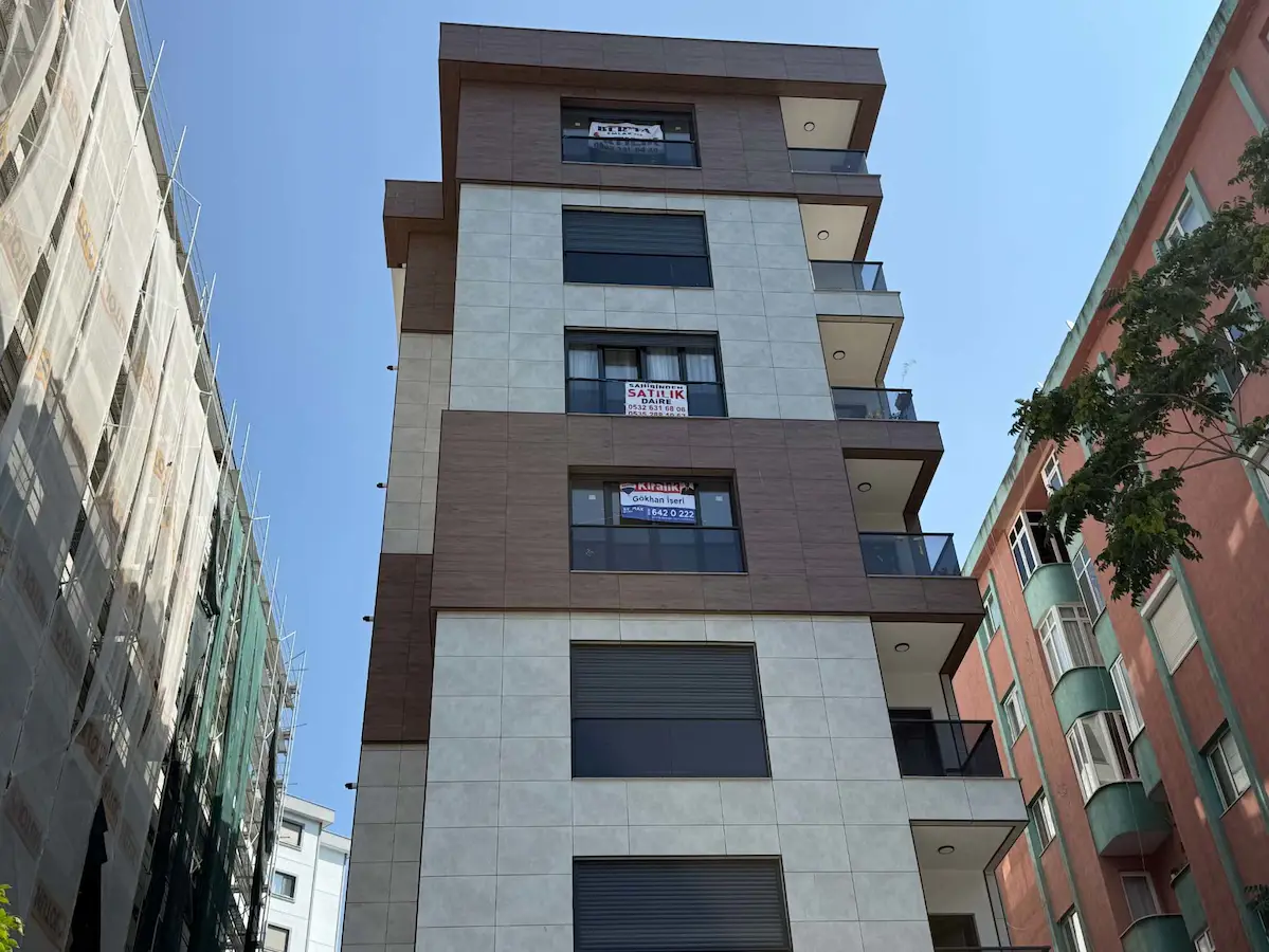 KADIKÖY MİNİBÜS CADDESİ GÖZTEPE MEVKİİ SIFIR BİNADA KİRALIK 3+1 DAİRE 2