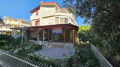 AYDIN KUŞADASI'NDA  BAKIMLI, FERAH EŞYALI VE KONFORLU SATILIK YAZLIK