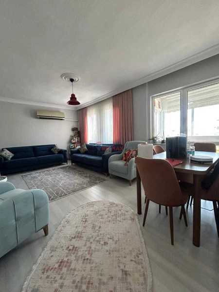 SALİMBEY MAHALLESİNDE SİTE İÇERİSİNDE BAKIMLI ARA KAT DAİRE
