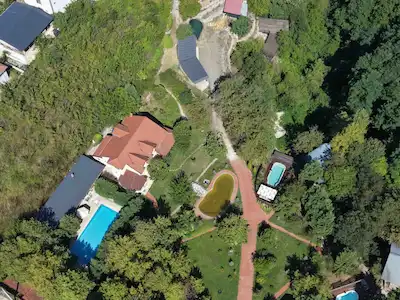 SAPANCA HACIMERCAN’DA  5.250 M2 İÇİNDE SATILIK TURİSTİK TESİS