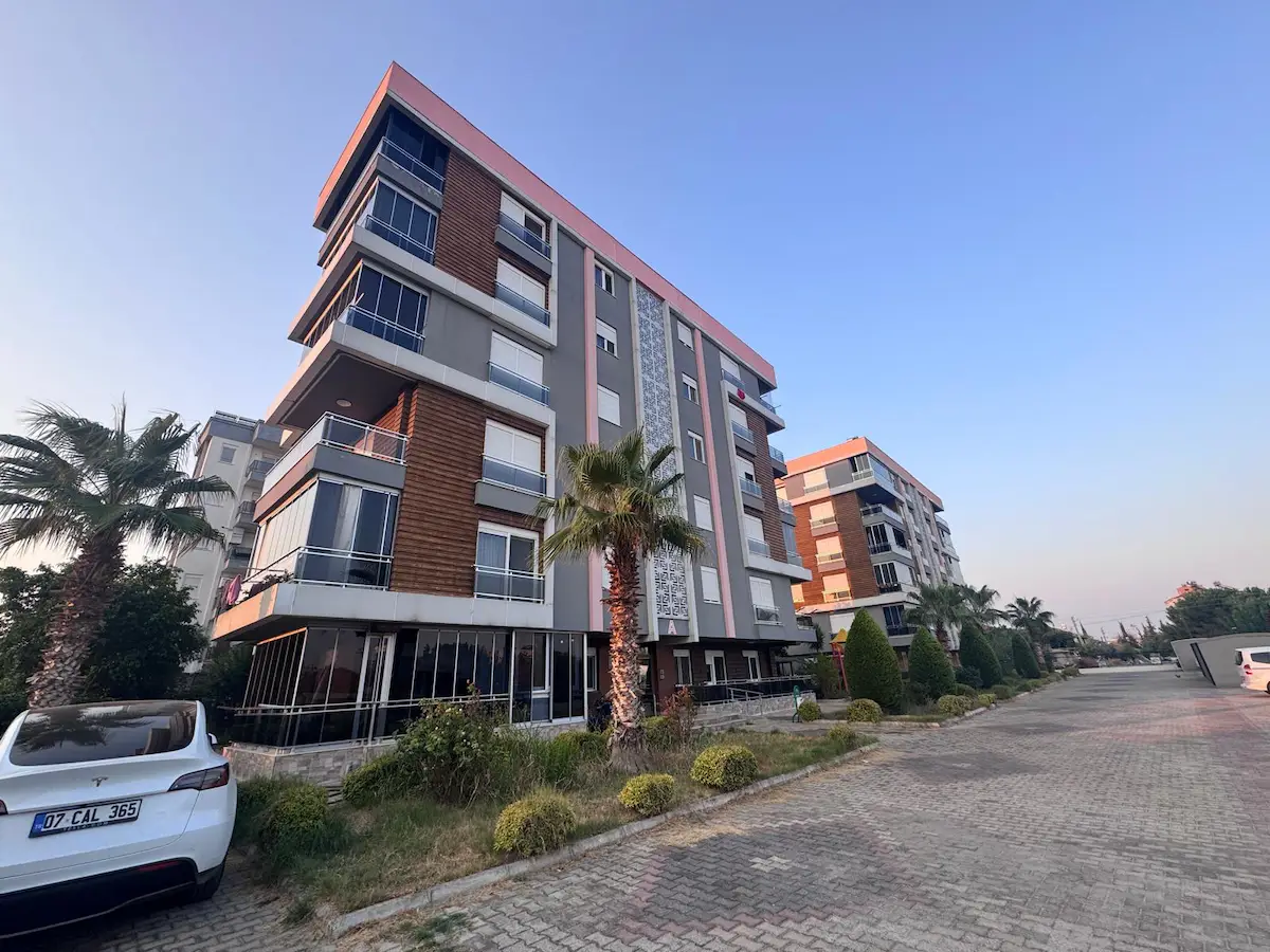 HÜSNÜ KARAKAŞ MAHALLESİNDE KİRALIK  SİTE İÇERİSİNDE  2+1 DAİRE 