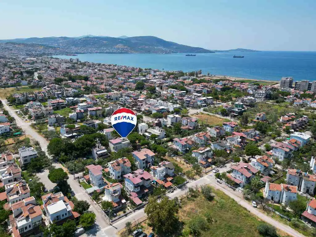 DİKİLİ CUMHURİYET MAHALLESİ YEŞİL ALAN CEPHELİ KÖŞE PARSEL  2+1 İKİZ DUBLEKS VİLLA