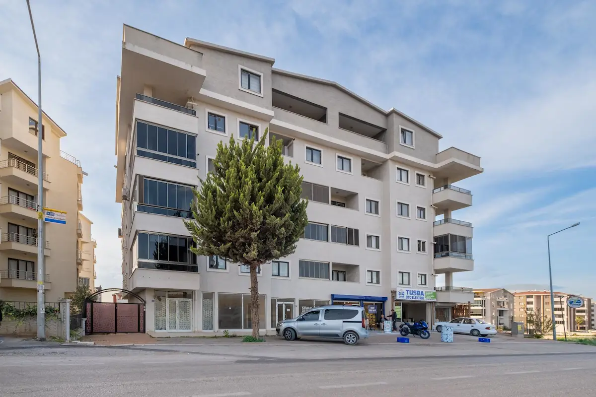 REMAX AREA DAN AKÇALAR DA MERKEZI KONUMDA SATILIK 3+1 DAIRE