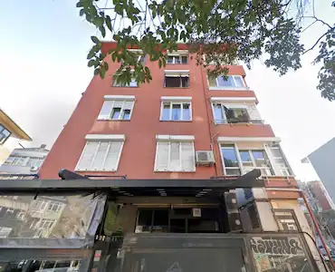 BAHARİYE CADDESİ'NE 2. PARALEL KÖŞE BİNADA GENIŞ ARA KAT 2+1