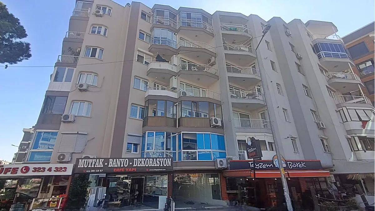 KARŞIYAKA BOSTANLI’DA İZBAN’A YAKIN, DEVREN KİRALIK TAPULU DÜKKAN