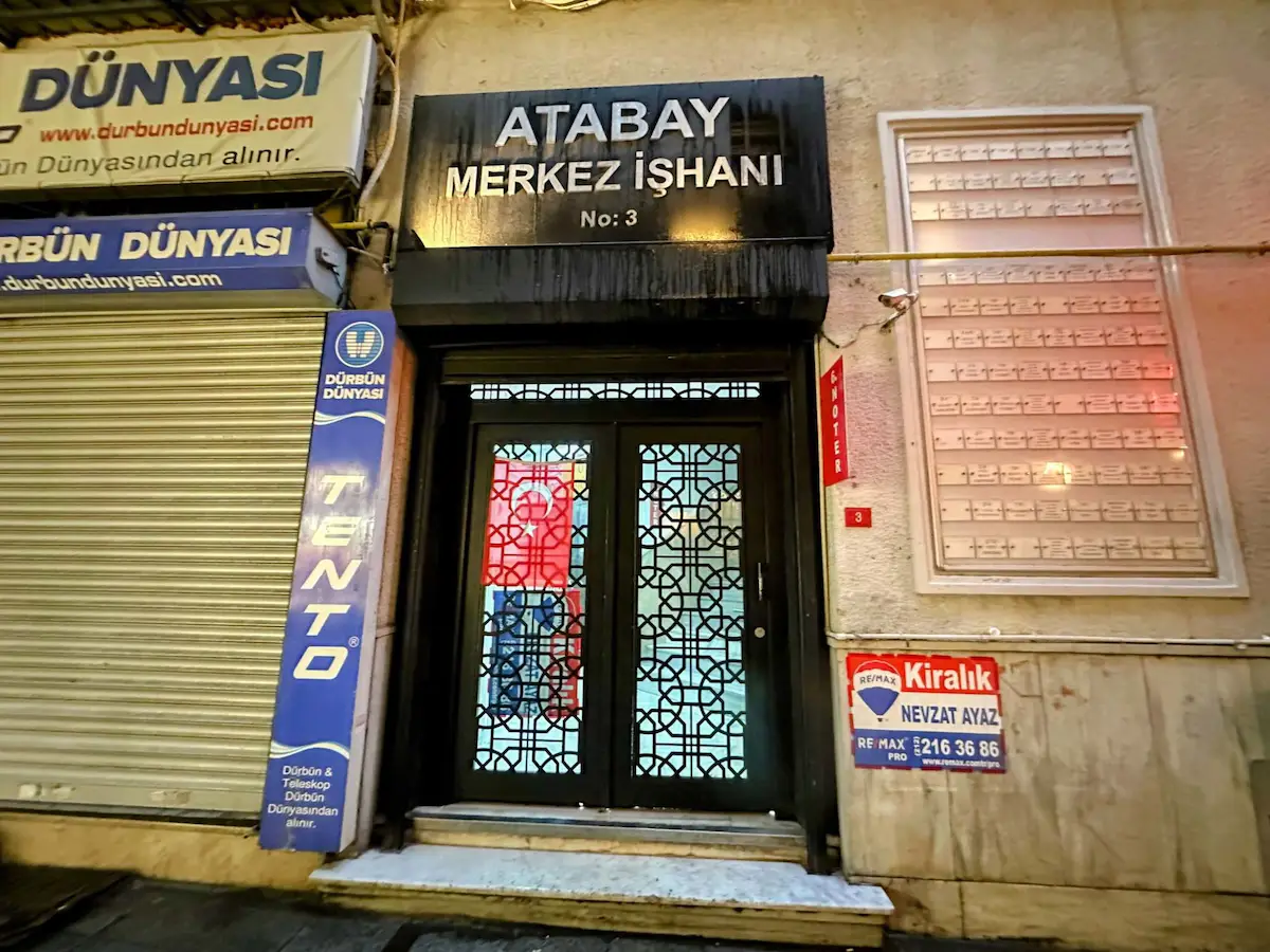 SİRKECİ, ATABAY İŞ HANINDA KİRALIK DÜKKAN