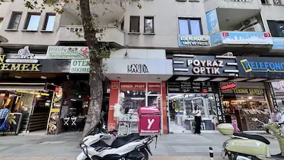 GÖLCÜK ÇARŞI'DA İŞLEK LOKASYONDA ASMA KATLI SATILIK DÜKKAN